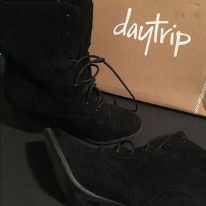 Daytrip black booties